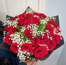Load image into Gallery viewer, Bouquet of Red Roses

